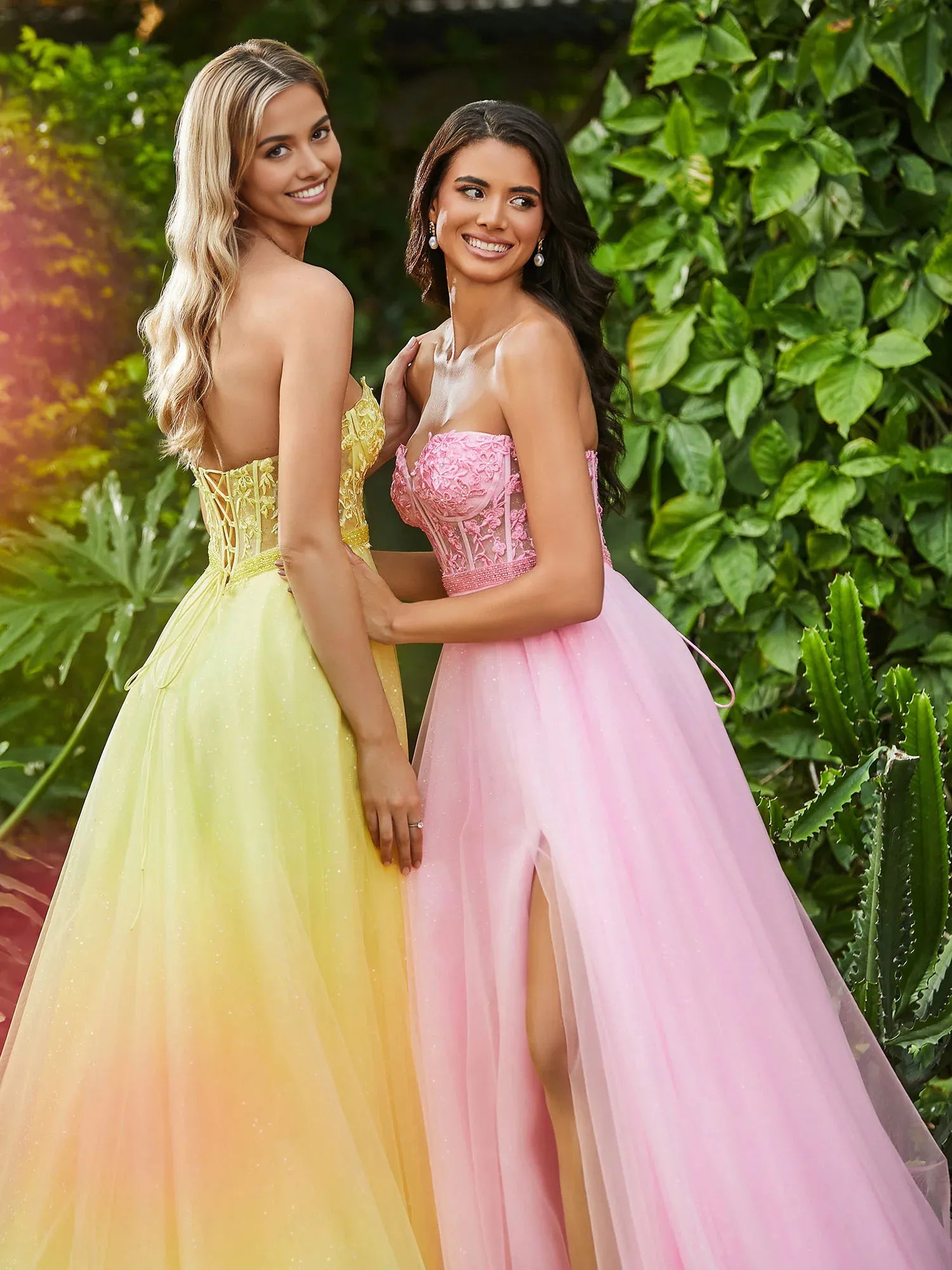 Elegant A-line Princess Sweetheart Strapless Tulle Lace Corset Side Slit Prom Dress