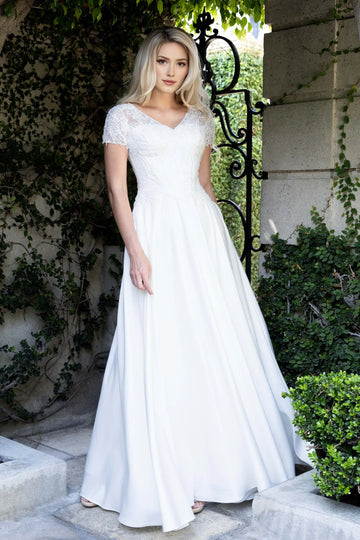 Elegant A-Line V-Neck Short Sleeve Beaded Lace Satin Mother of the Bride Dress Evening Gown with Pockets