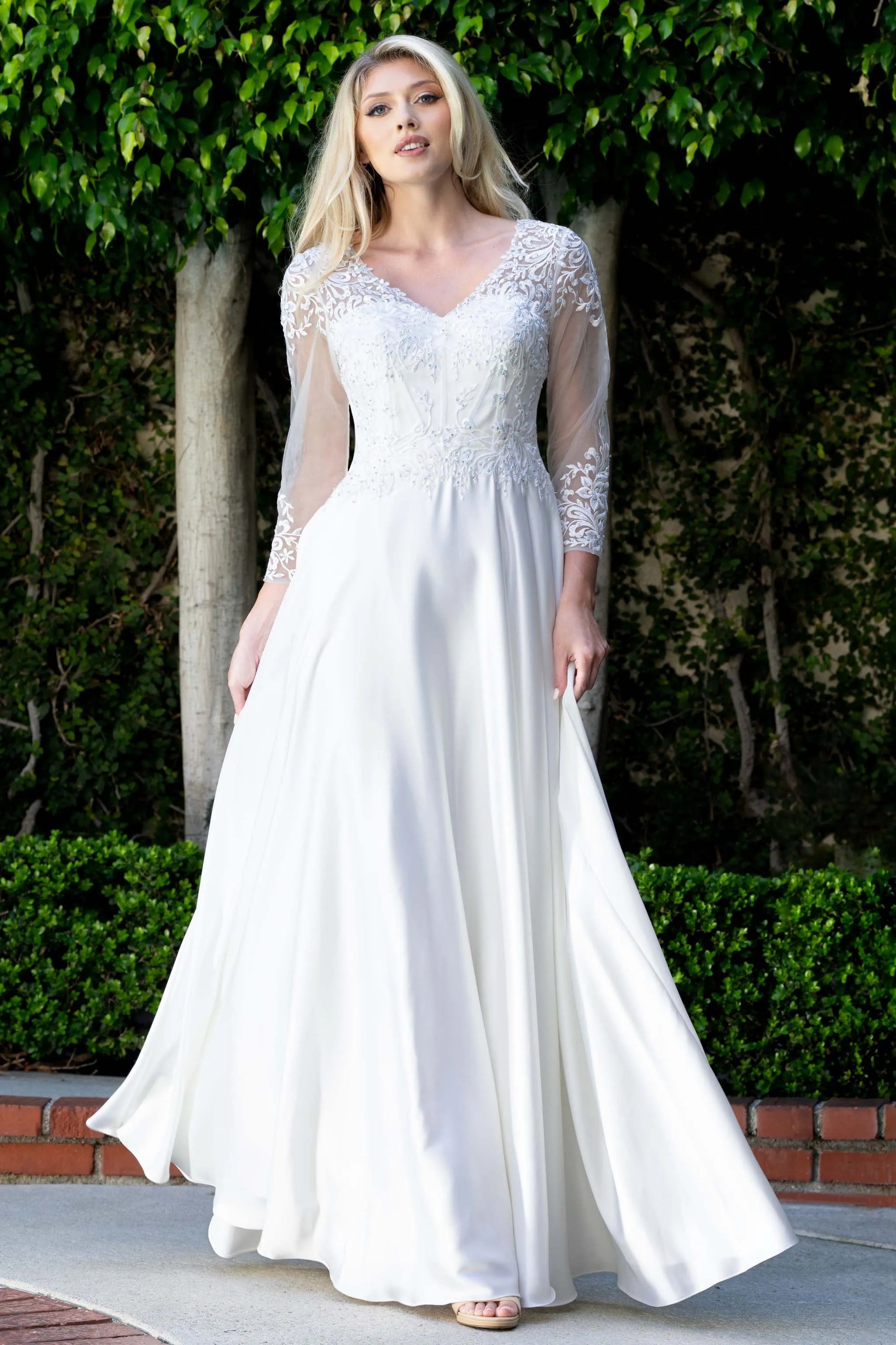 Elegant A-Line V-Neck Three-Quarter Sleeve Embroidered Lace Satin Mother of the Bride Dress Beaded Evening Gown