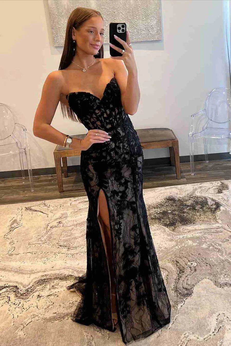 Elegante Vestido de Fiesta Sirena sin Tirantes de Encaje Negro con Abertura Alta