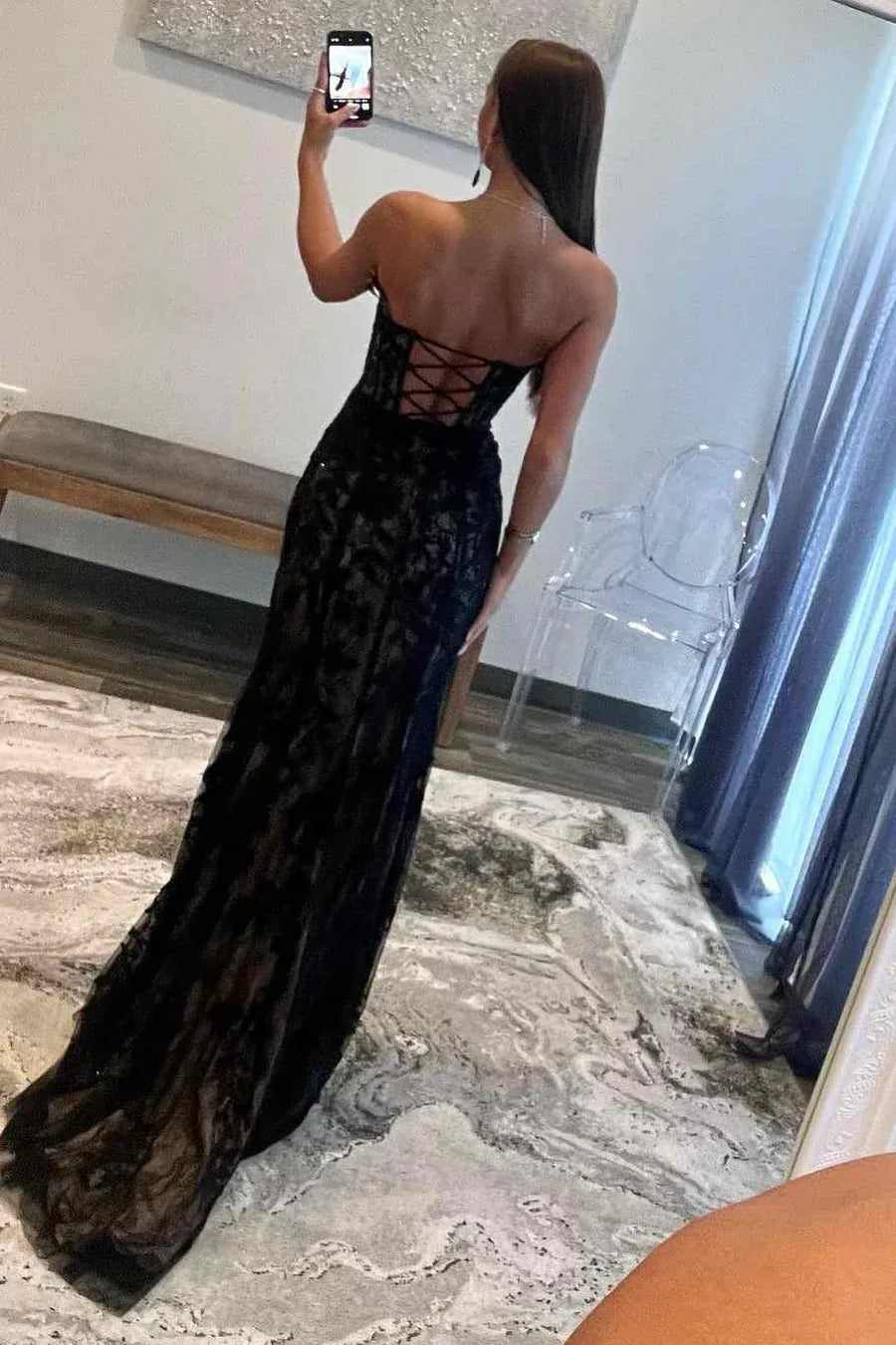 Elegante Vestido de Fiesta Sirena sin Tirantes de Encaje Negro con Abertura Alta