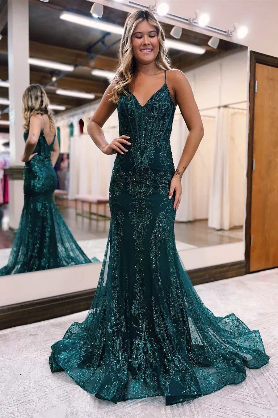 Elegant Emerald Green Sequin Spaghetti Strap Mermaid Prom Gown