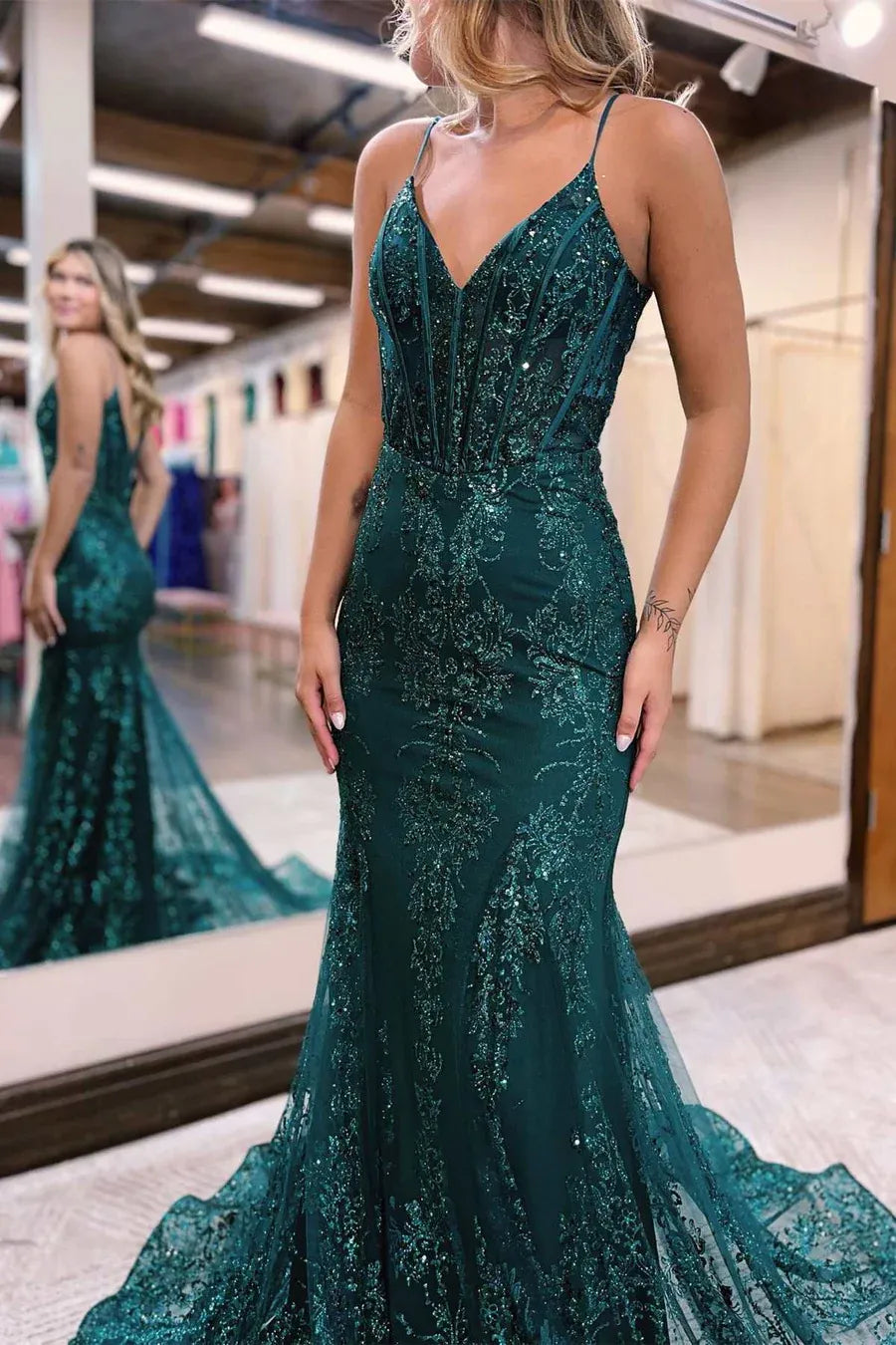 Elegant Emerald Green Sequin Spaghetti Strap Mermaid Prom Gown