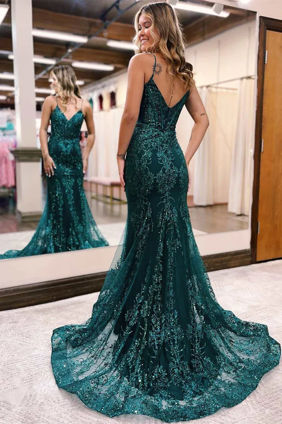 Elegant Emerald Green Sequin Spaghetti Strap Mermaid Prom Gown