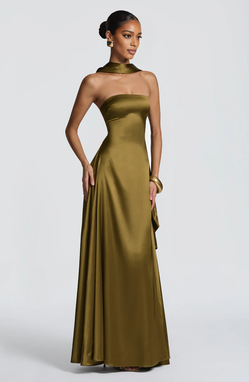 Elegant Fitted Strapless Satin Maxi Gown Evening Dress With Scarf