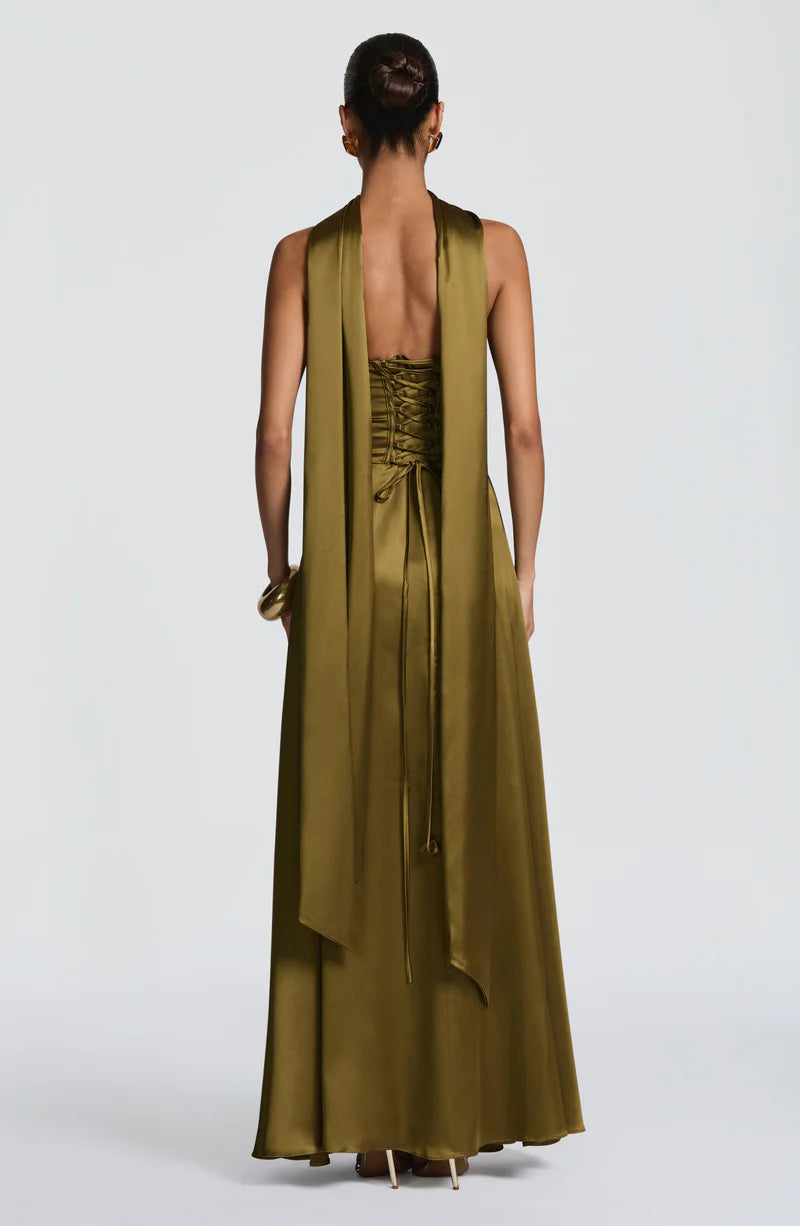 Elegant Fitted Strapless Satin Maxi Gown Evening Dress With Scarf