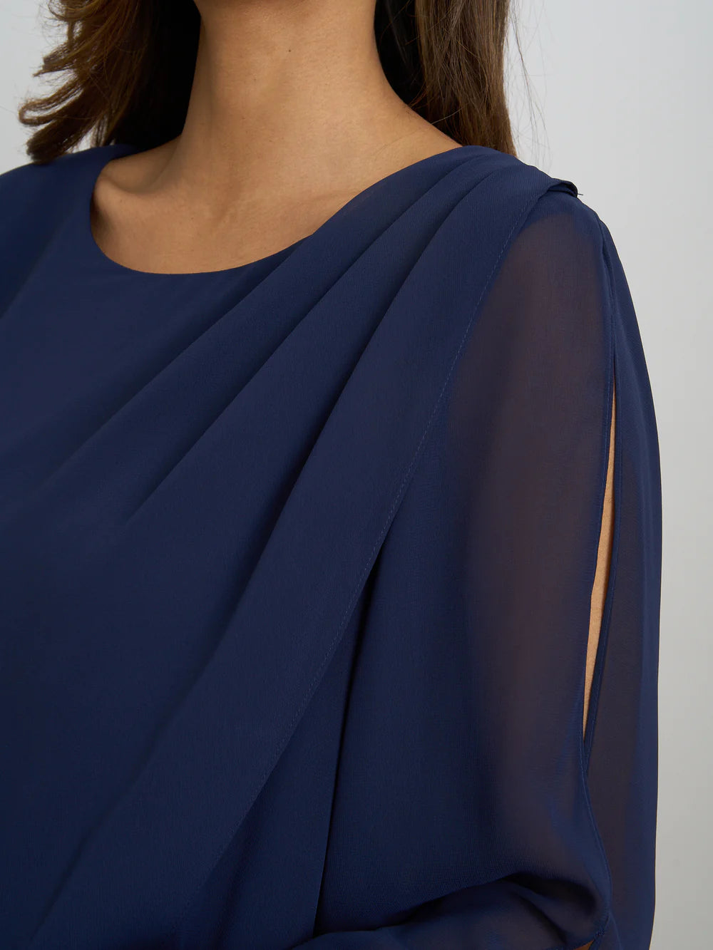 Elegant Round Neck Beaded Chiffon Knee Mother of the Bride Dress Formal Evening Gown
