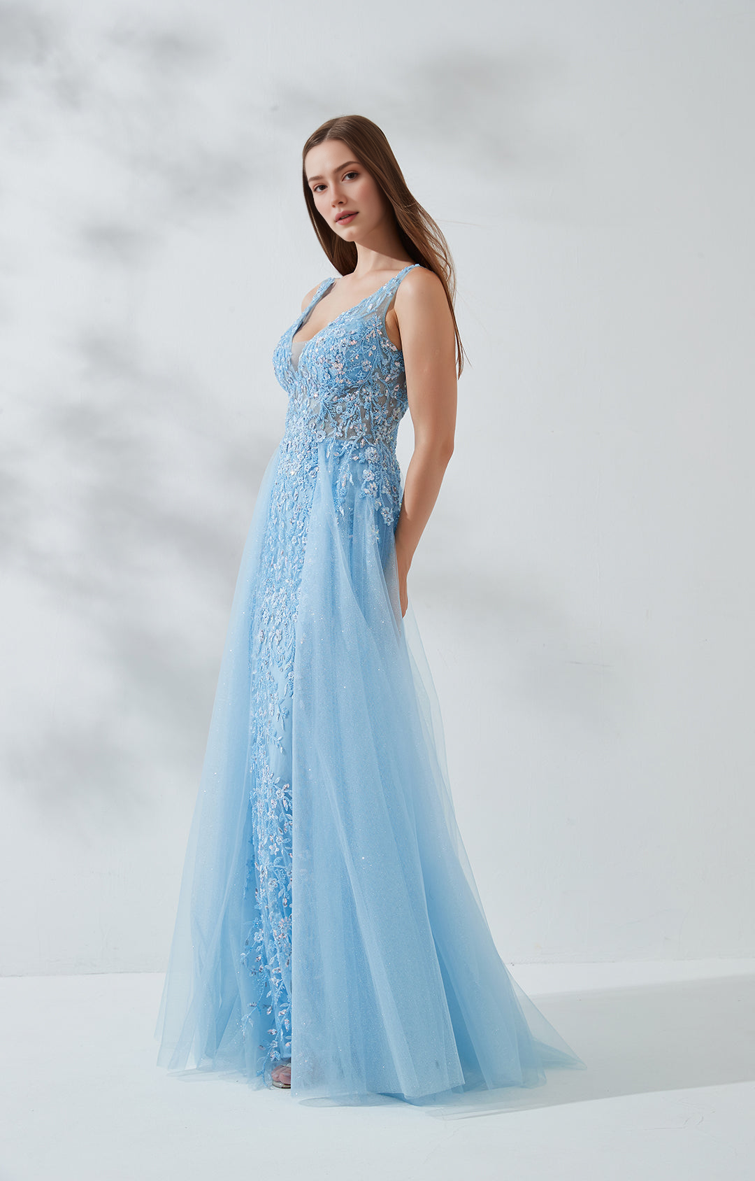 Vestido de fiesta largo romántico con cuello en V, sin mangas, espalda abierta y bordado de lentejuelas