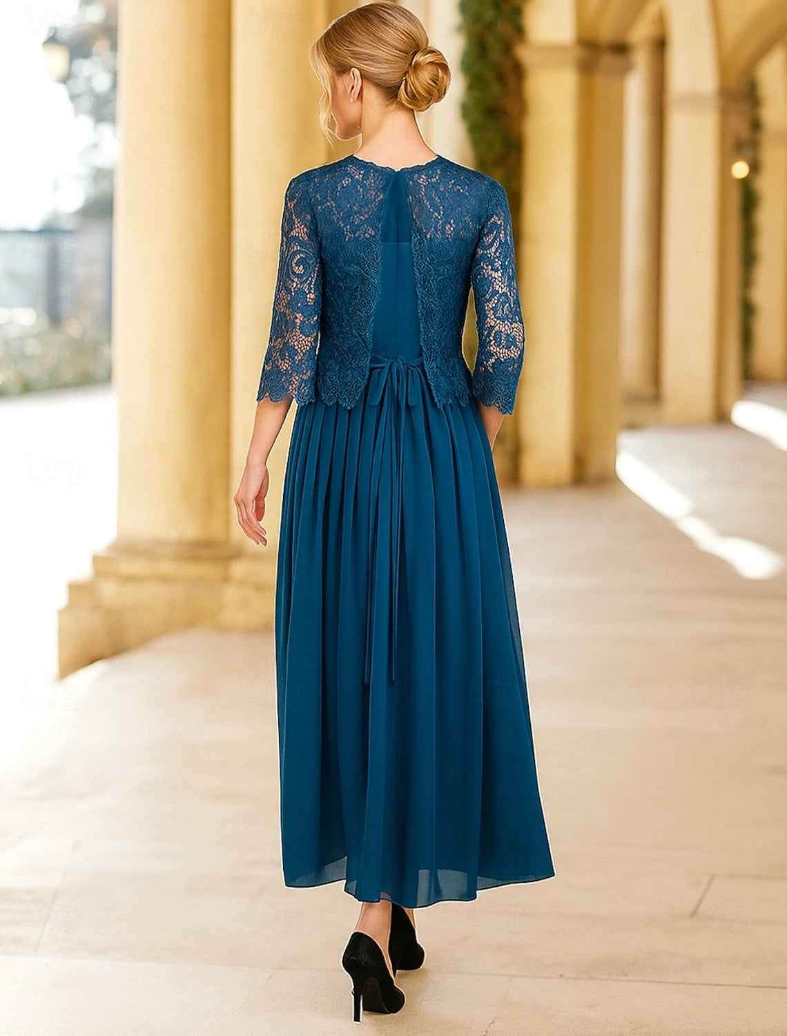 Classic A-Line Round Neck 3/4 Sleeve Tie Back Floor Length Mother Of The Bride Dress
