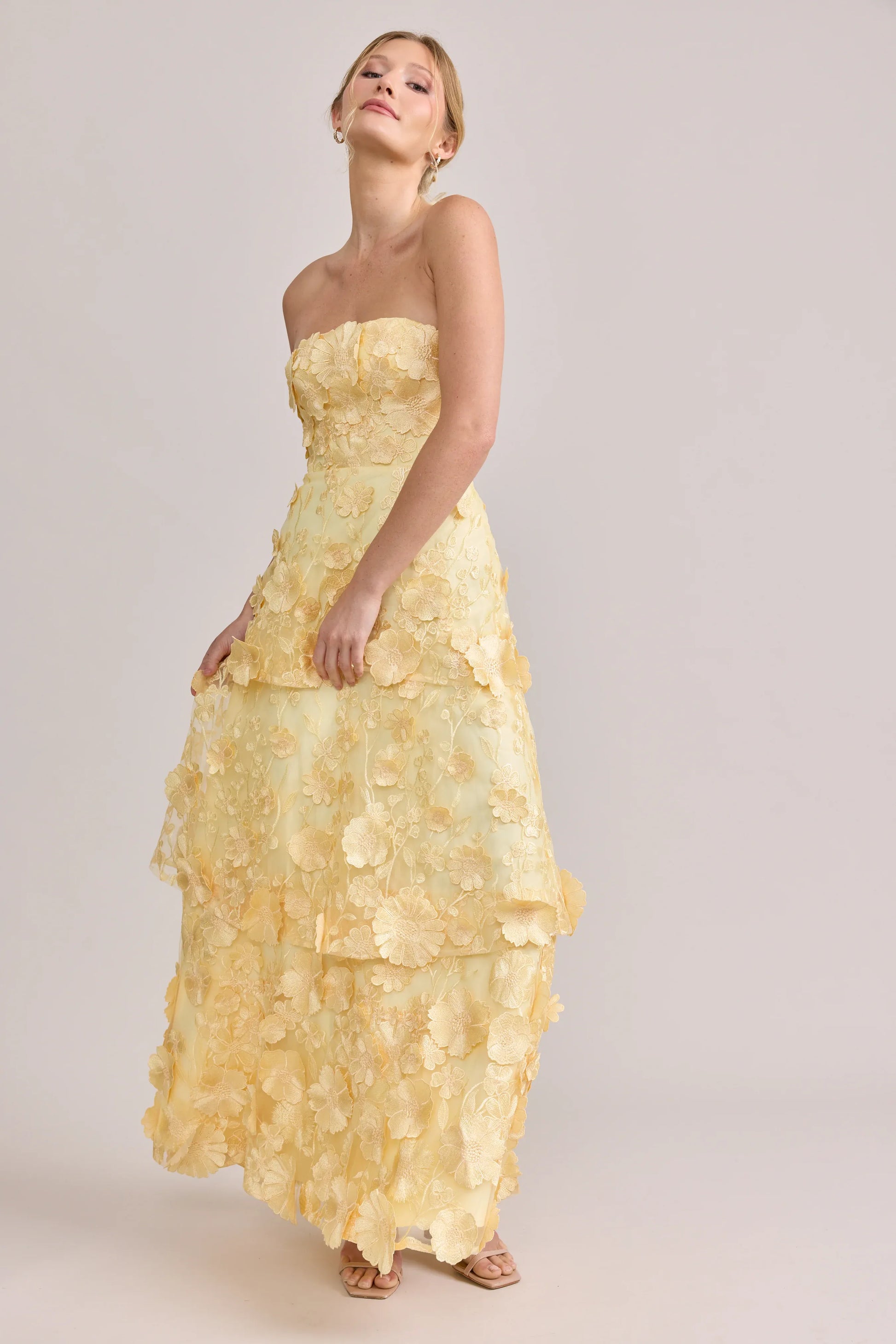 Romantic A-Line Strapless Sleeveless 3D Floral Appliqué Tiered Long Prom Gown