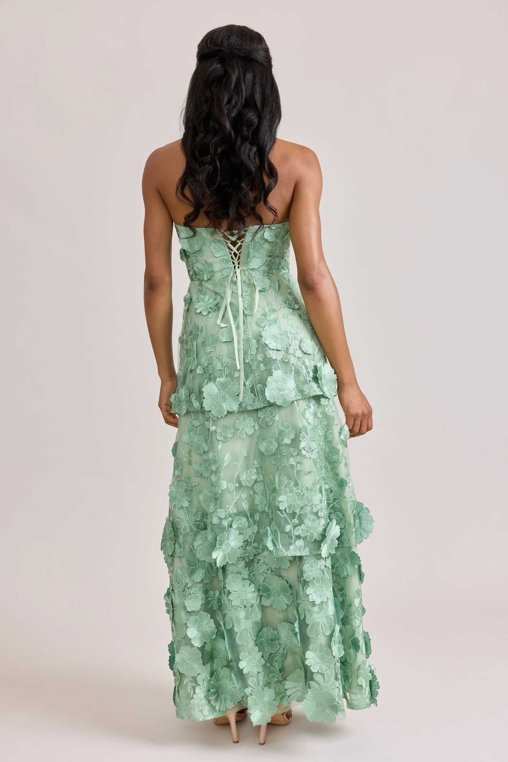 Romantic A-Line Strapless Sleeveless 3D Floral Appliqué Tiered Long Prom Gown