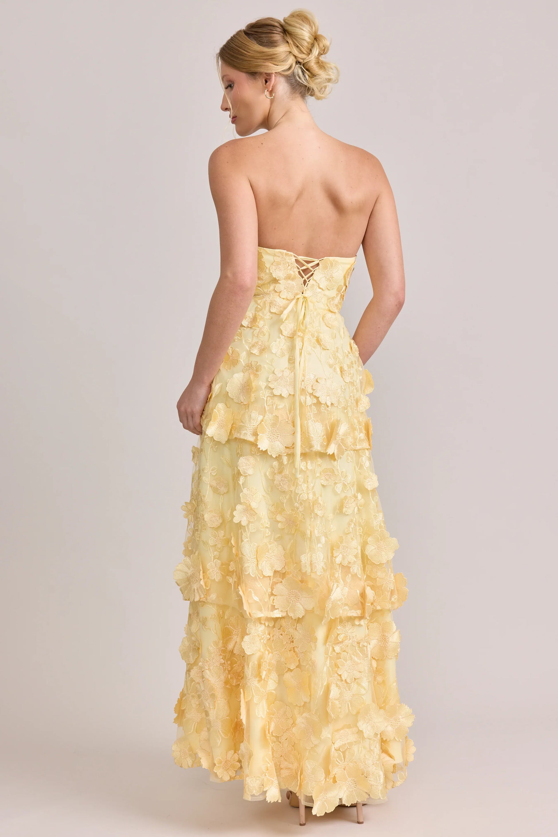 Romantic A-Line Strapless Sleeveless 3D Floral Appliqué Tiered Long Prom Gown
