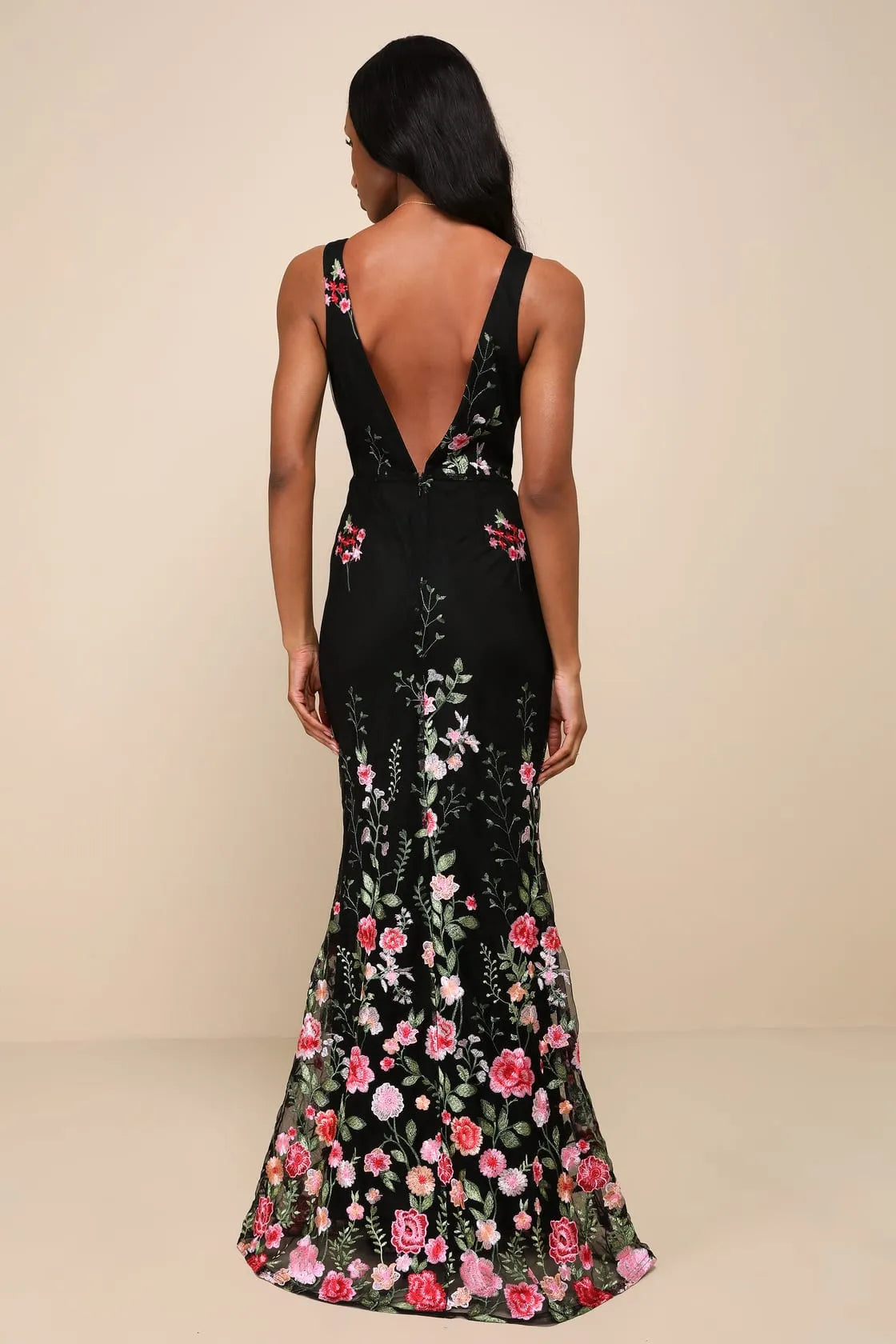Elegant Sheath Plunging V-Neck Sleeveless Mesh Floral Embroidered Evening Gown