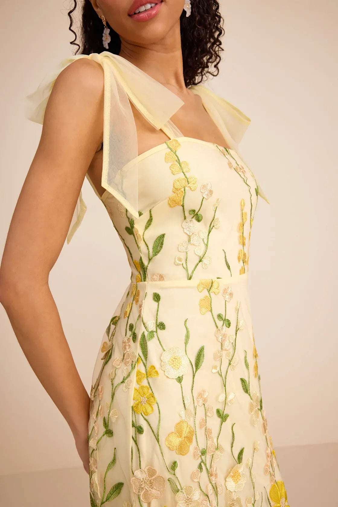 Romantic A-Line Square-Neck Sleeveless Mesh Floral Applique Cocktail Dress Tie-Strap Wedding Guest Dress
