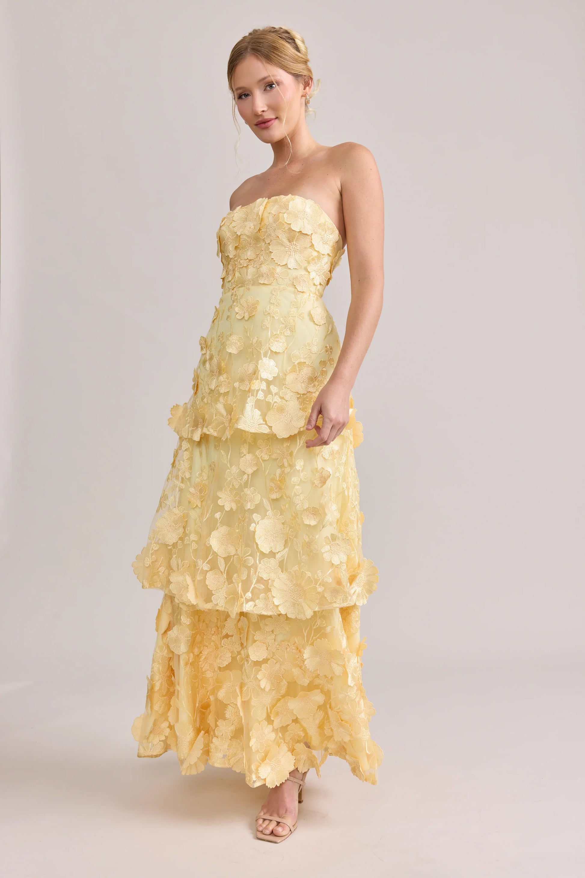 Romantic A-Line Strapless Sleeveless 3D Floral Appliqué Tiered Long Prom Gown