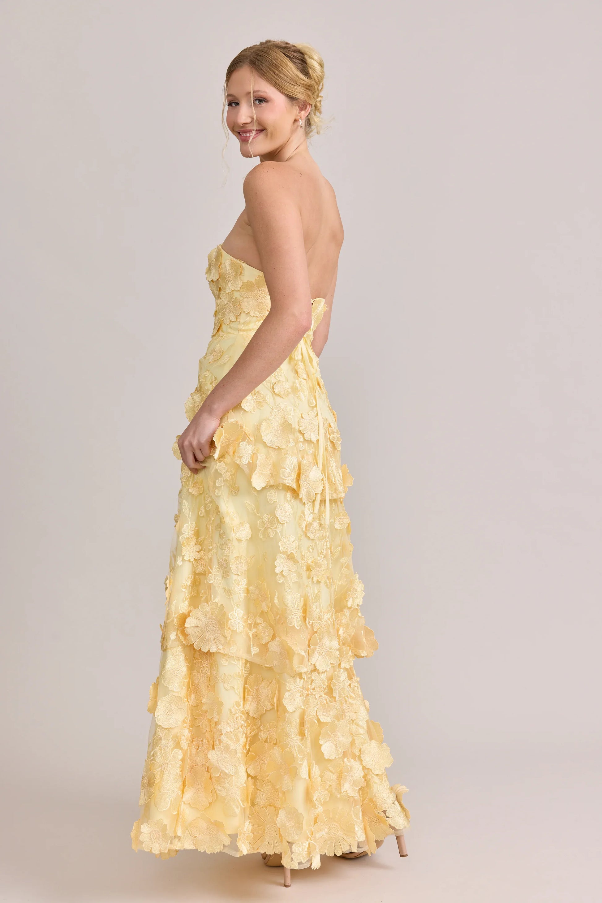 Romantic A-Line Strapless Sleeveless 3D Floral Appliqué Tiered Long Prom Gown