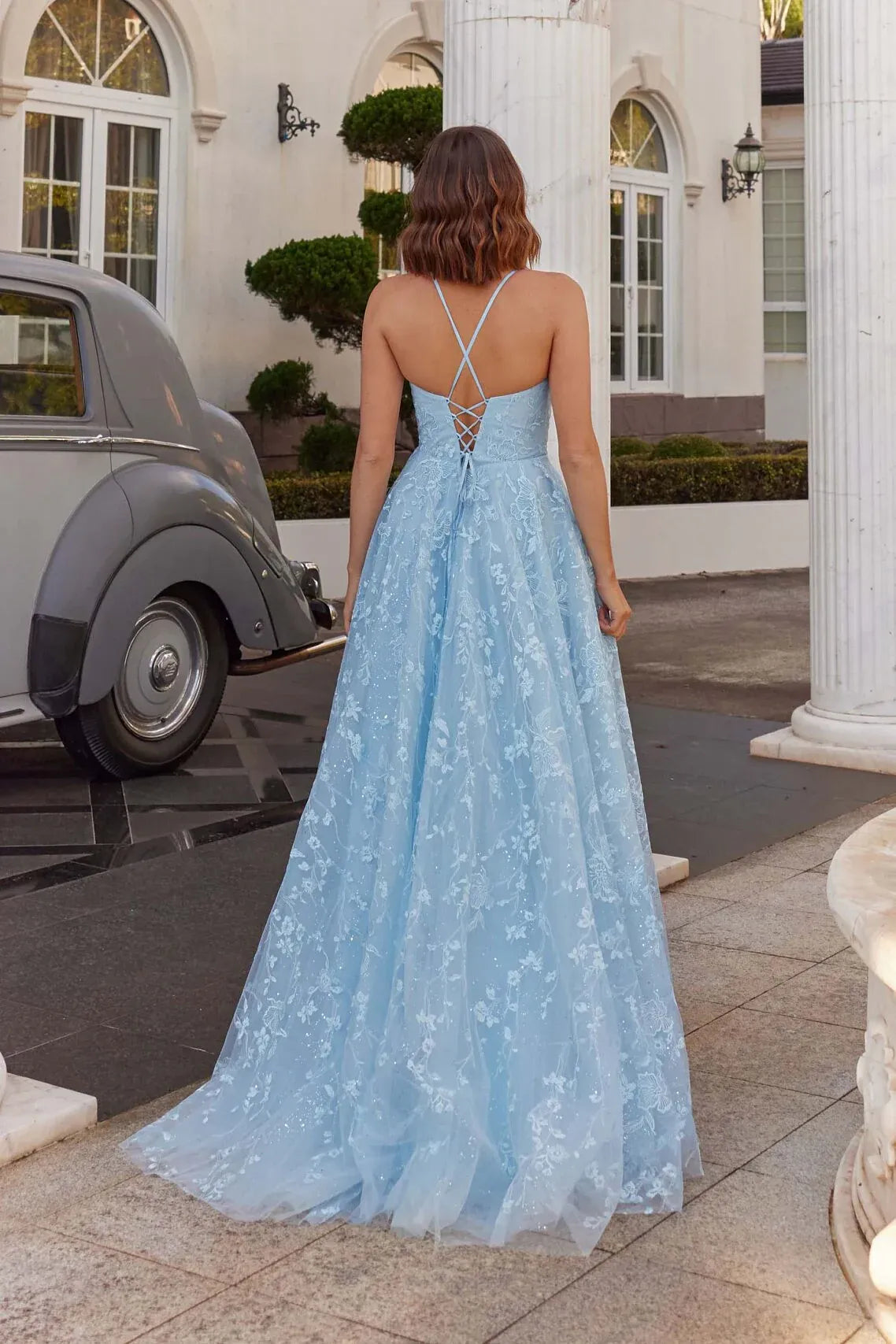 Elegant A-Line V-Neck Sleeveless Embroidered Tulle Lace-Up Prom Dress