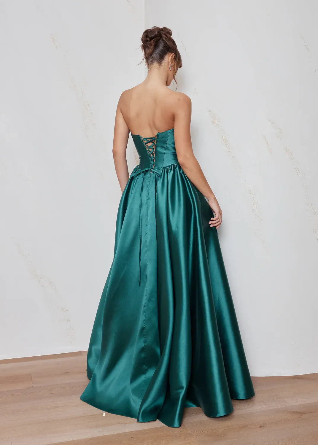 Elegant A-Line Sweetheart Strapless Satin Pleated Lace-Up Prom Dress