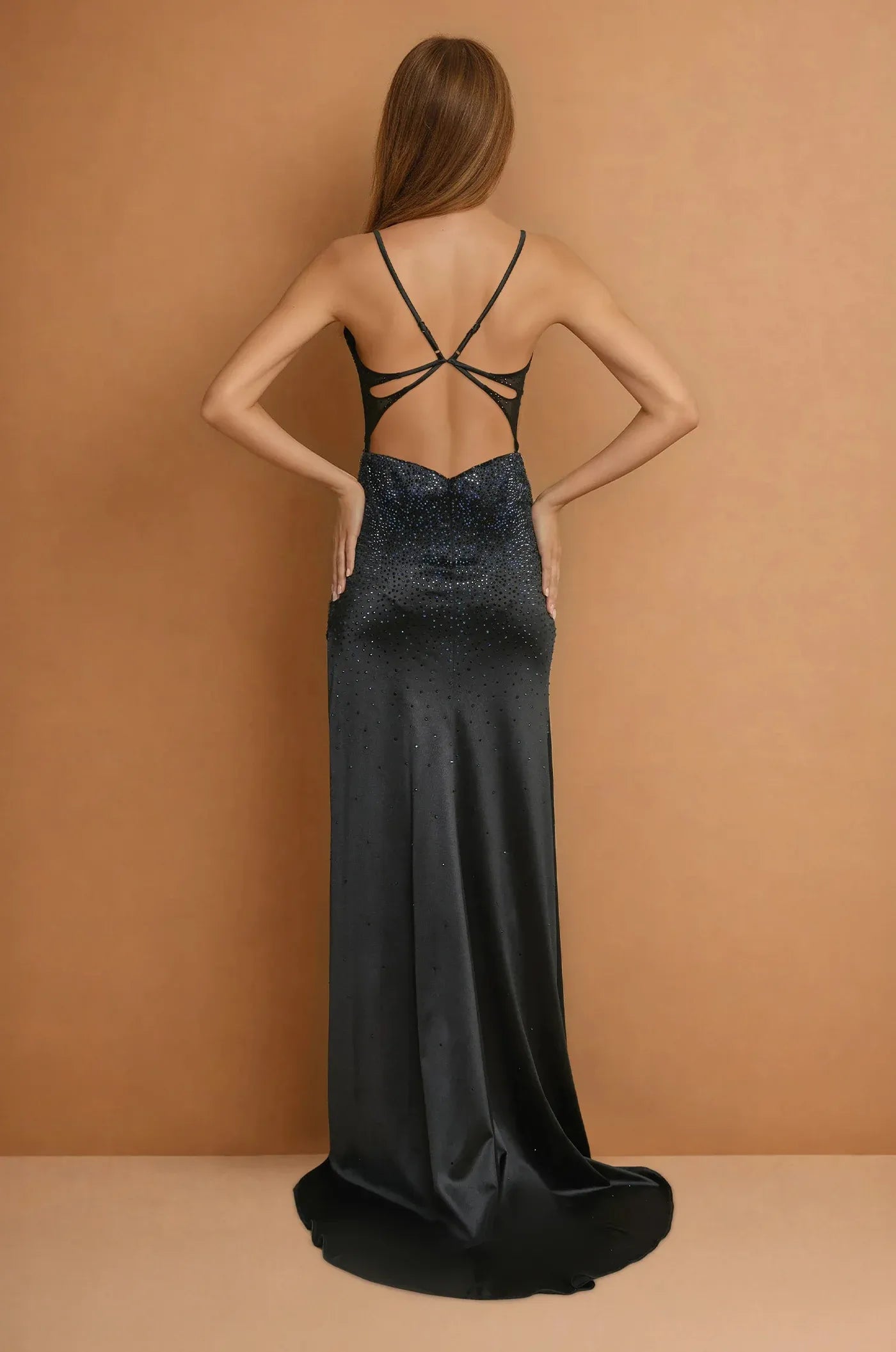 Vestido de fiesta de sirena con escote corazón, tirantes finos, espalda recortada y abertura hasta el suelo