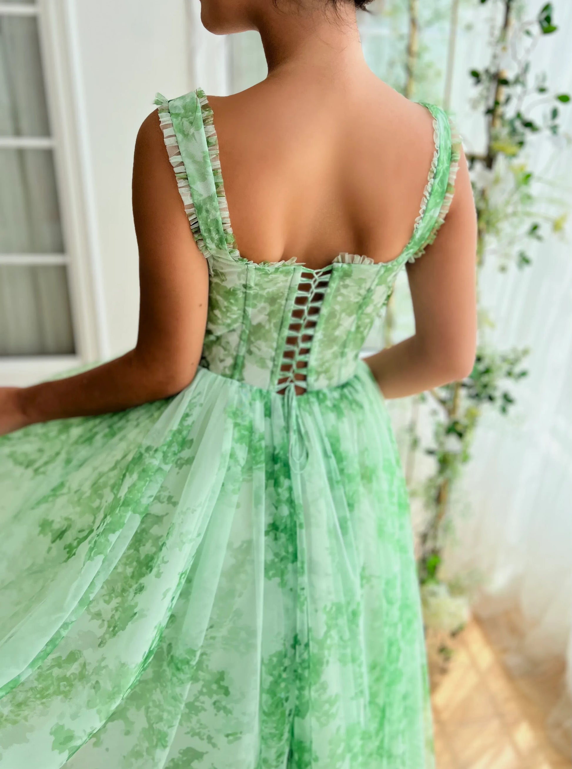 Dreamy A-Line Sweetheart Floral Print Tulle Corset Tea-Length Garden Party Homecoming Dress