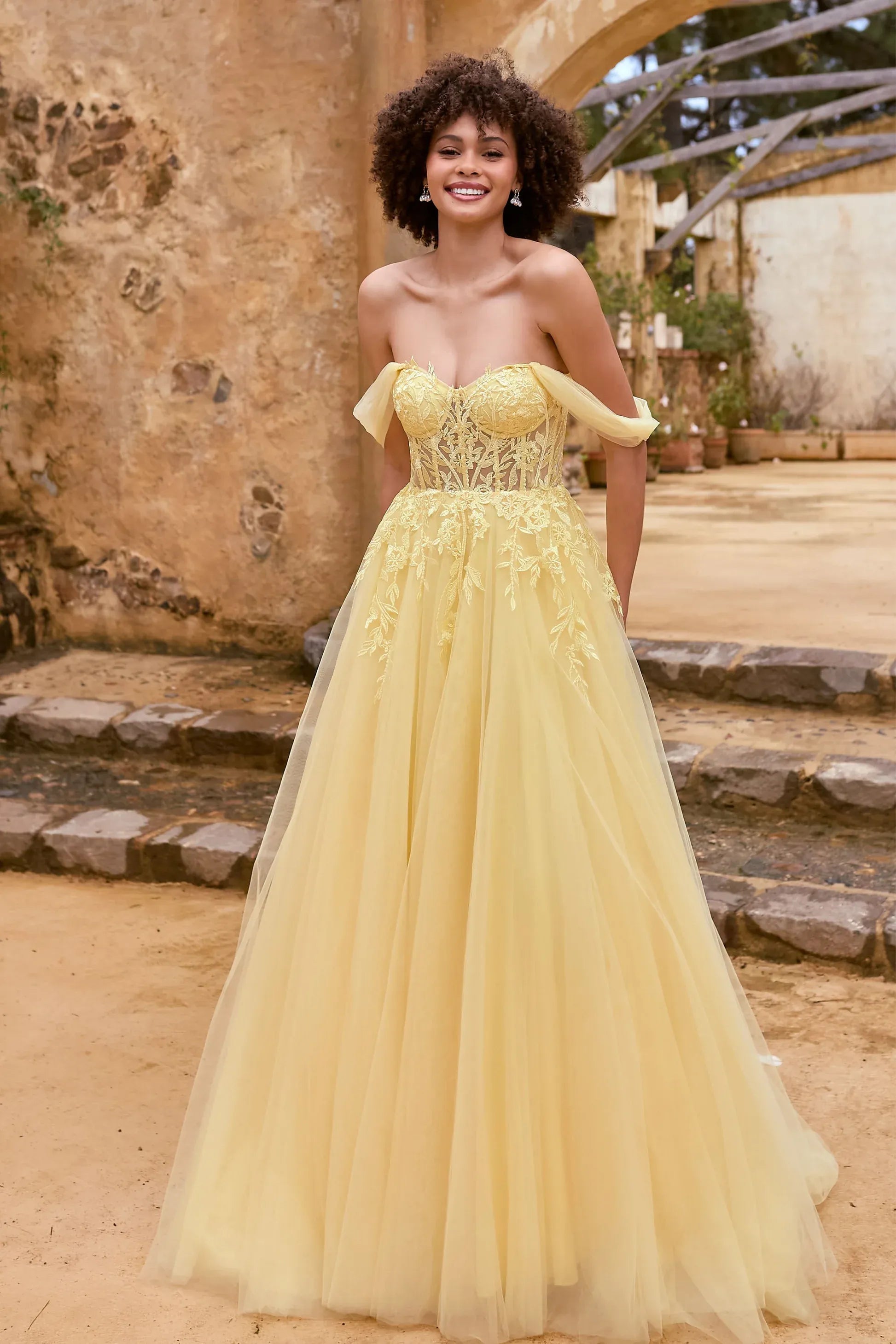 Romantic A-Line Sweetheart Off-Shoulder Short Sleeve Tulle Floral Applique Evening Dress