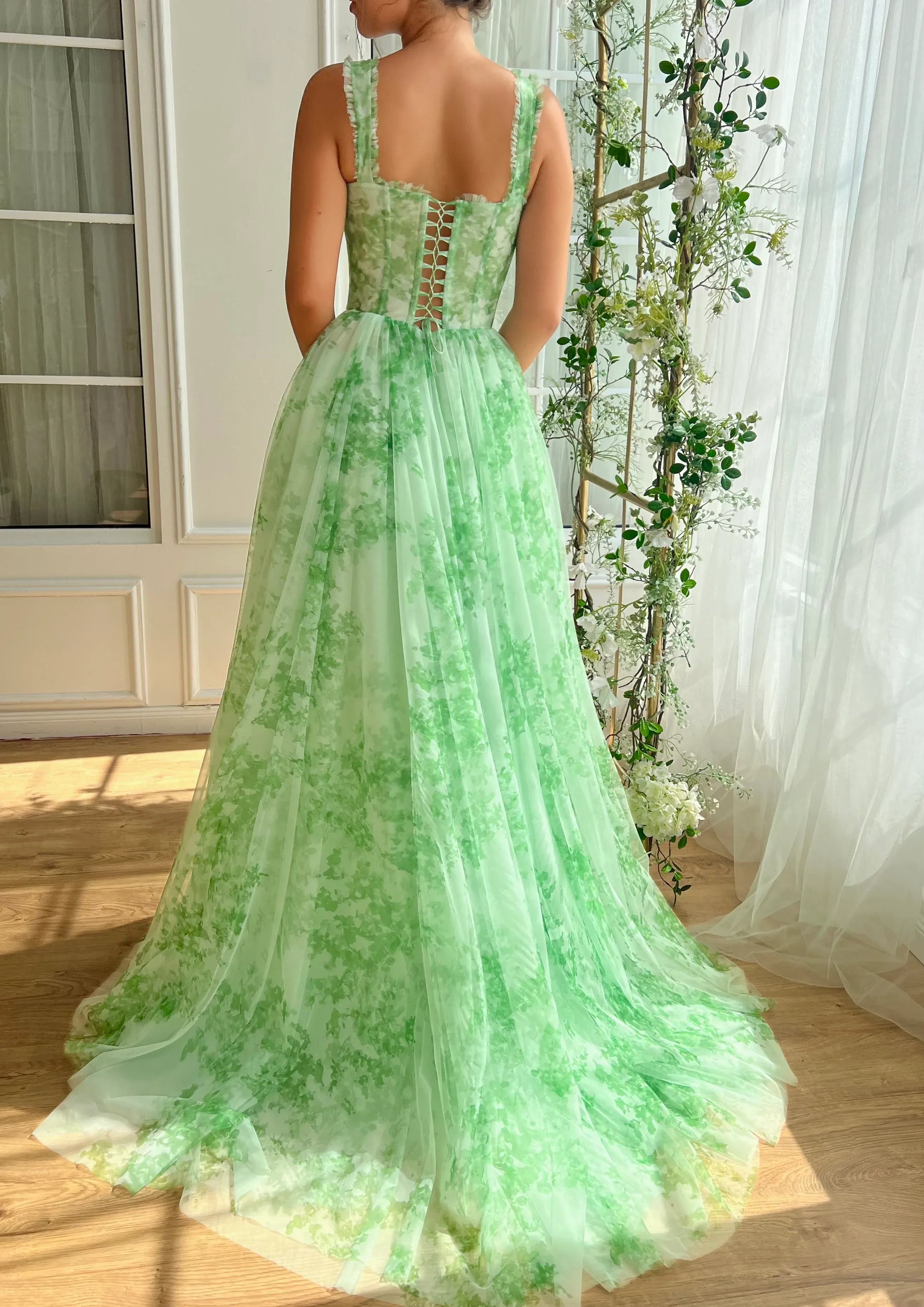 Dreamy A-Line Sweetheart Sleeveless Floral Print Garden Party Tulle Lace-Up Prom Evening Gown