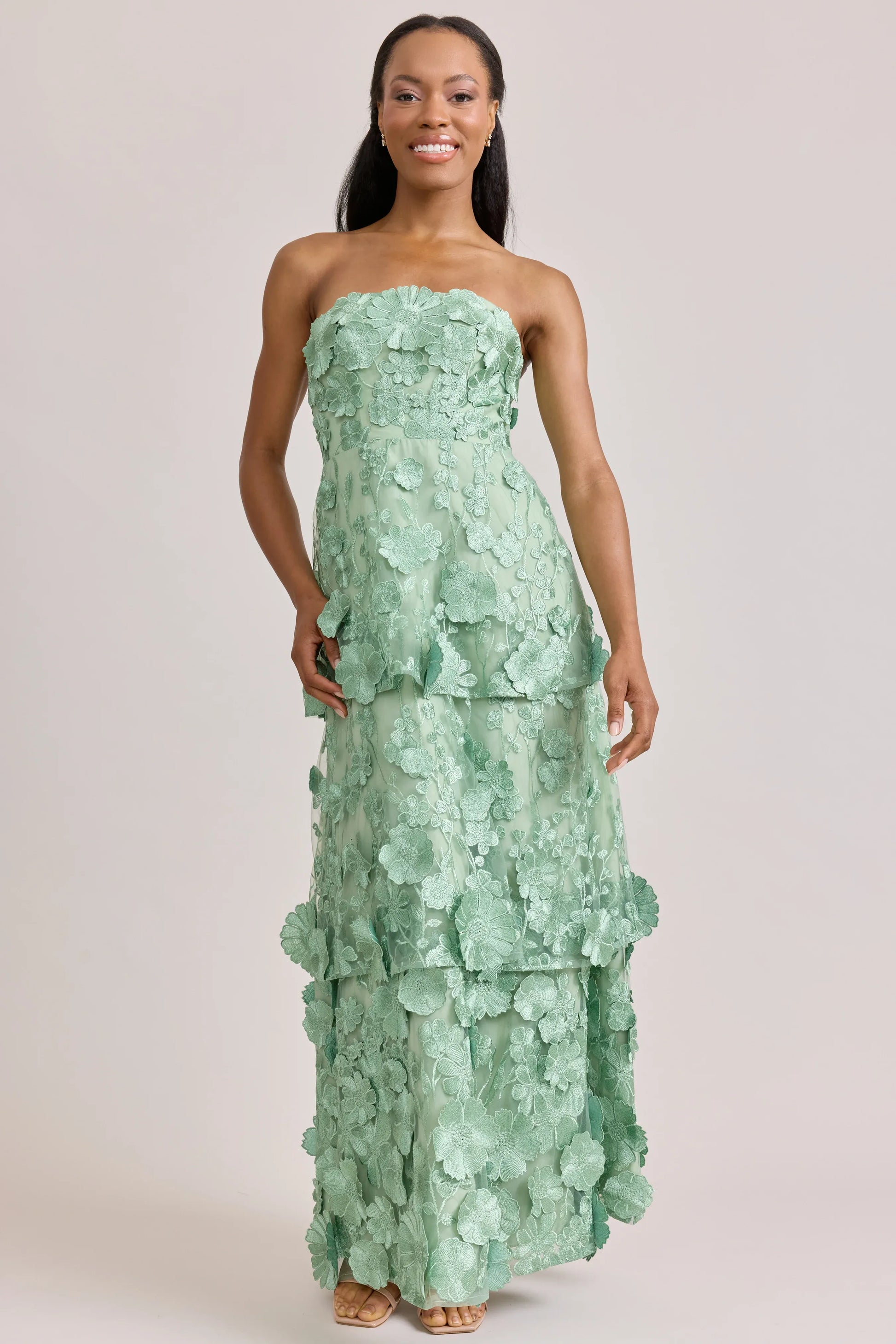 Romantic A-Line Strapless Sleeveless 3D Floral Appliqué Tiered Long Prom Gown
