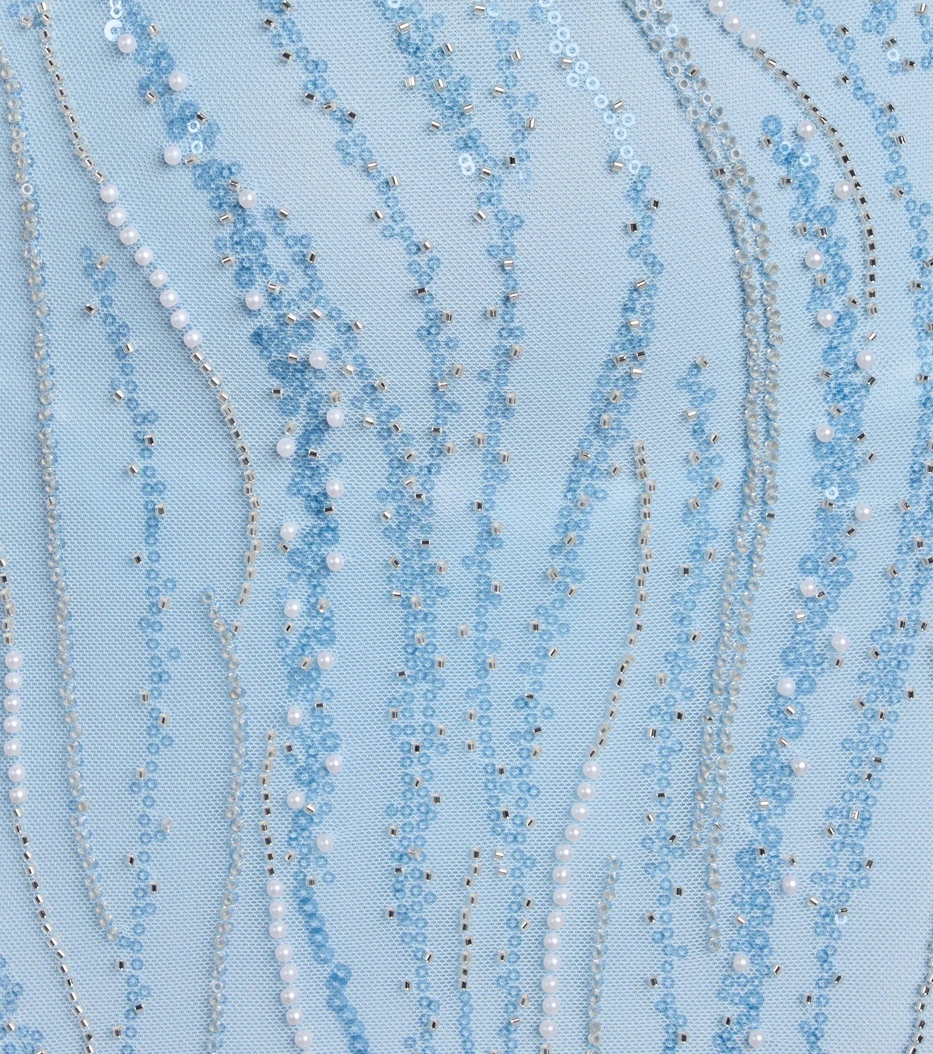 Elegante vestido de noche formal con cuello halter de sirena y pedrería