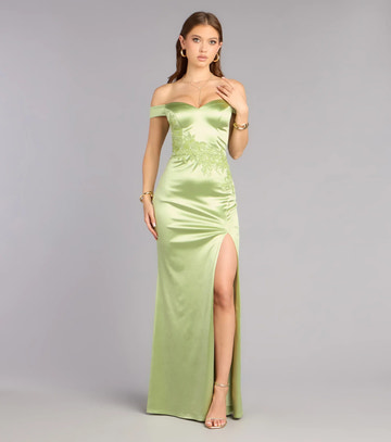 Elegante vestido de fiesta de satén con apliques de encaje de sirena con hombros descubiertos