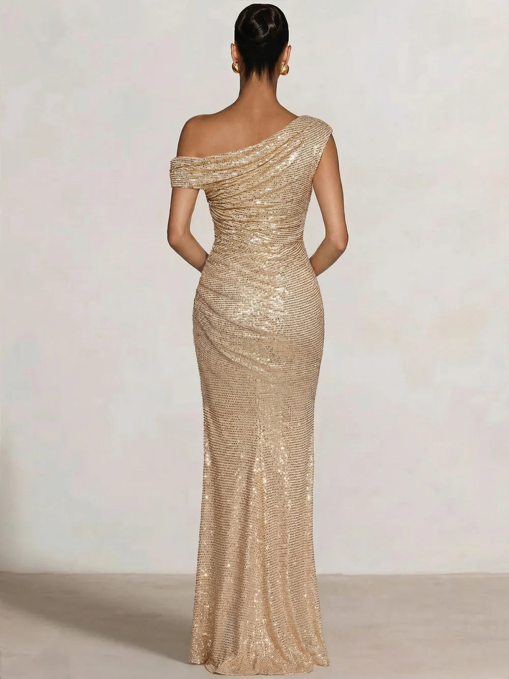 Vestidos de noche de sirena glamorosos con un solo hombro adornados con pedrería y fruncidos