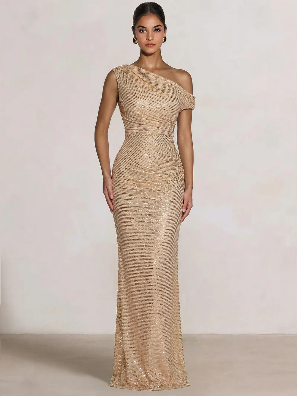 Vestidos de noche de sirena glamorosos con un solo hombro adornados con pedrería y fruncidos