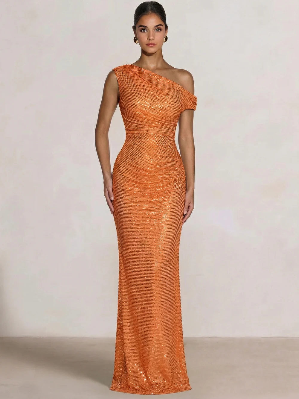 Vestidos de noche de sirena glamorosos con un solo hombro adornados con pedrería y fruncidos
