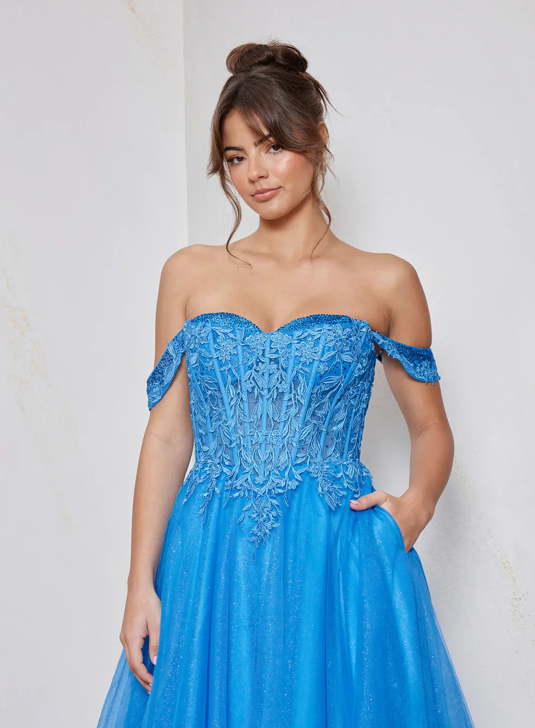 Vestidos de fiesta de noche línea A, elegantes, con hombros descubiertos, de encaje, tul y corte maxi.