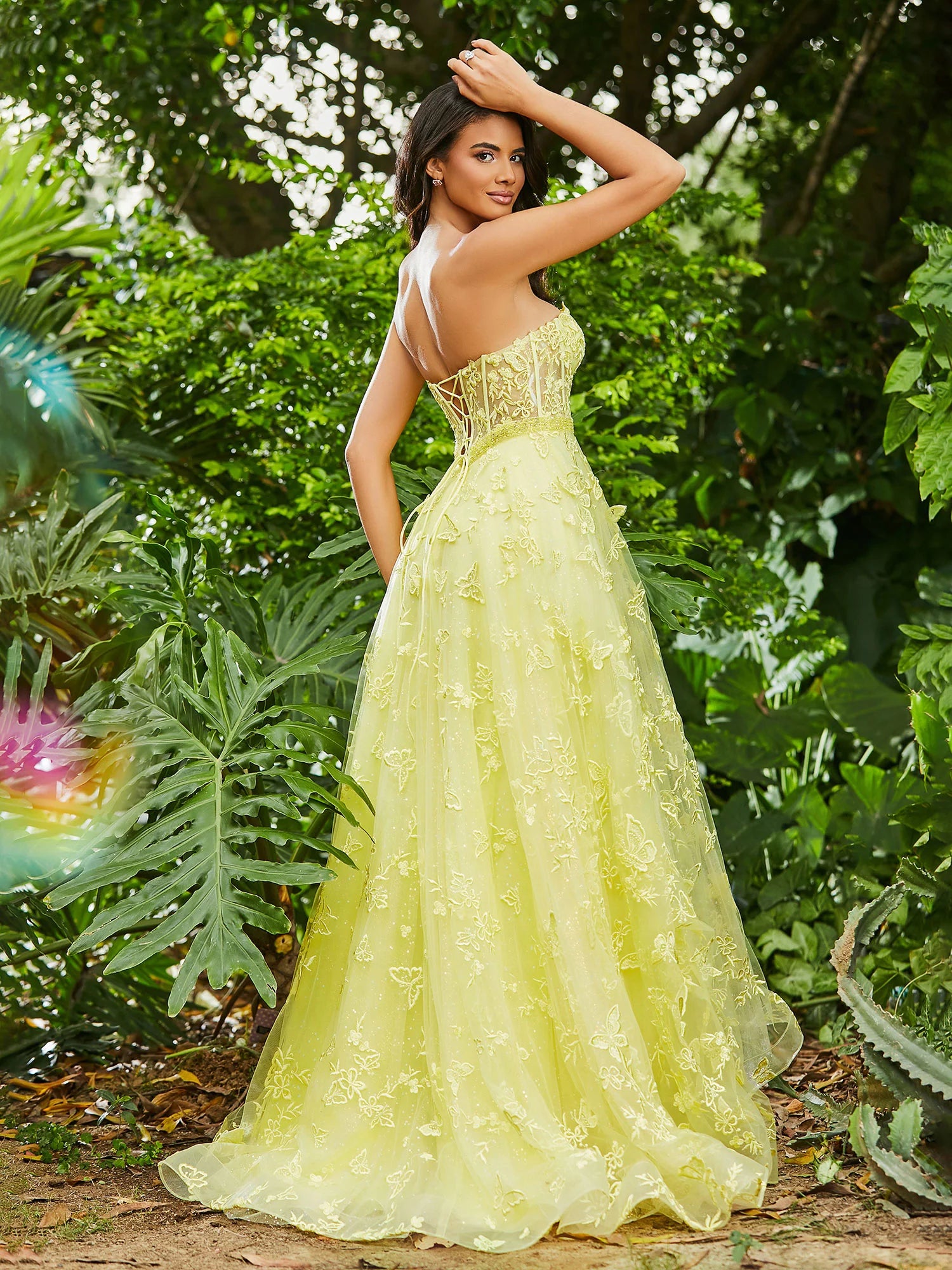 Romantic A-Line Sweetheart Sleeveless Tulle Butterfly-Applique High-Slit Prom Gown