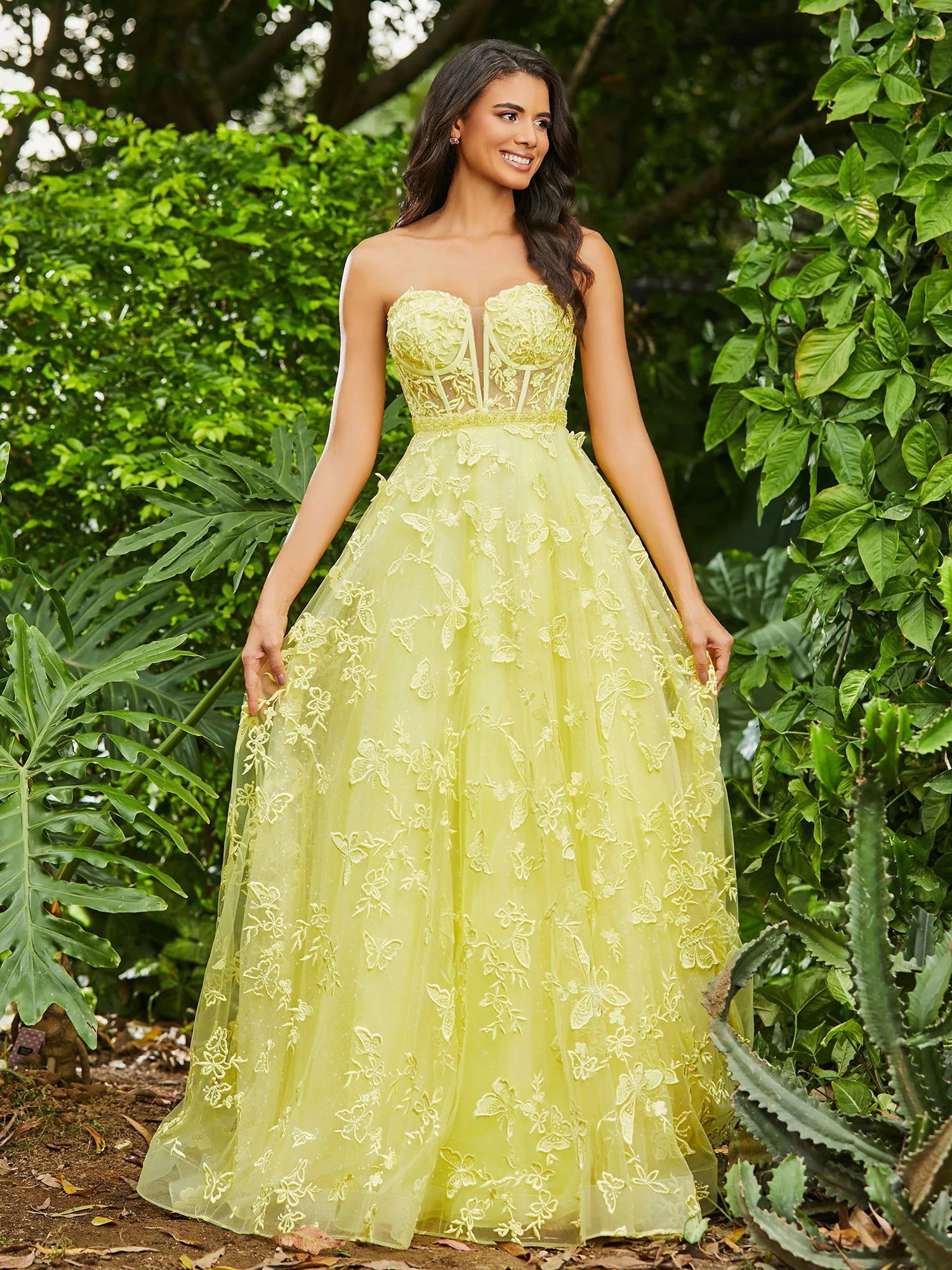 Romantic A-Line Sweetheart Sleeveless Tulle Butterfly-Applique High-Slit Prom Gown
