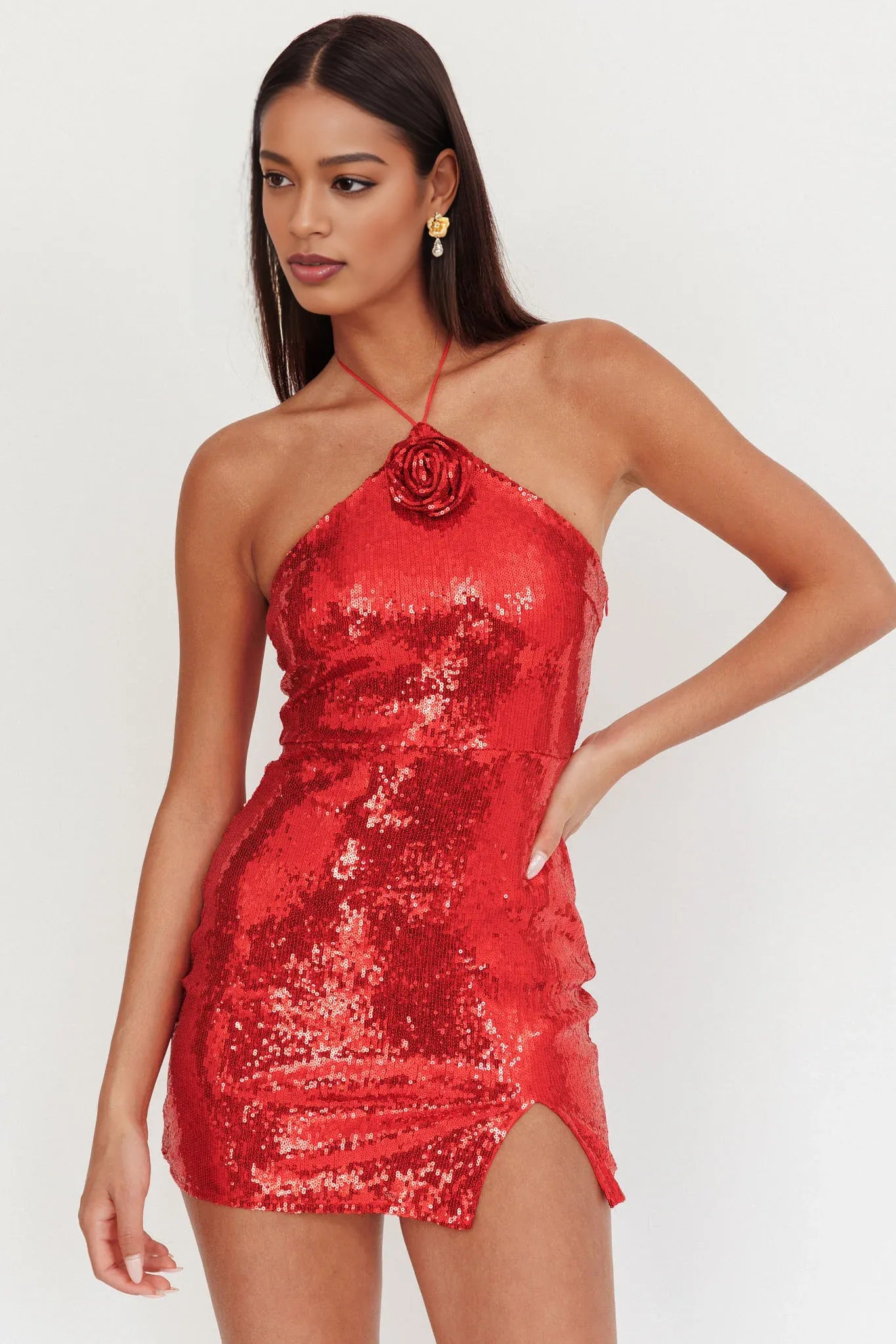 Vestido de lentejuelas con cuello halter y abertura para fiesta de graduación con aplique de rosa
