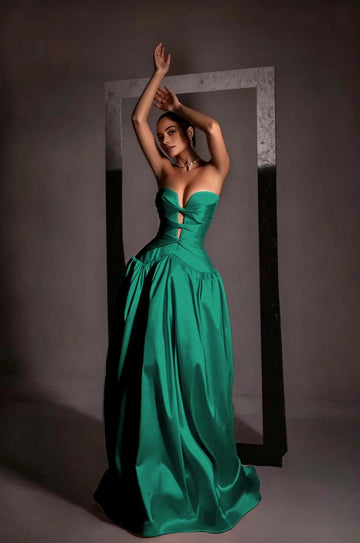 Striking Ball Gown Sweetheart Strapless Open Back Floor-Length Prom Dress