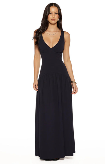 Elegante vestido largo de noche de crepé sin mangas con cuello en V y falda acampanada