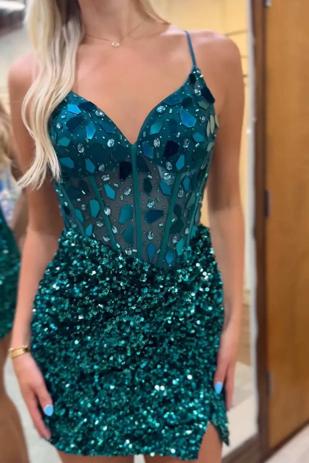Sparkly Bodycon V-Neck Spaghetti-Strap Sequin Mesh Short Lace-Up Homecoming Dress