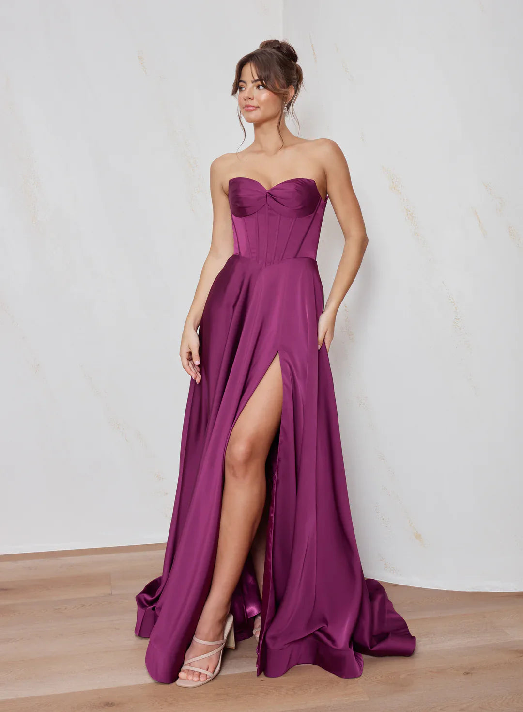 Vestido de Noche Formal Maxi de Satén con Corsé sin Tirantes y Corte en A Elegante