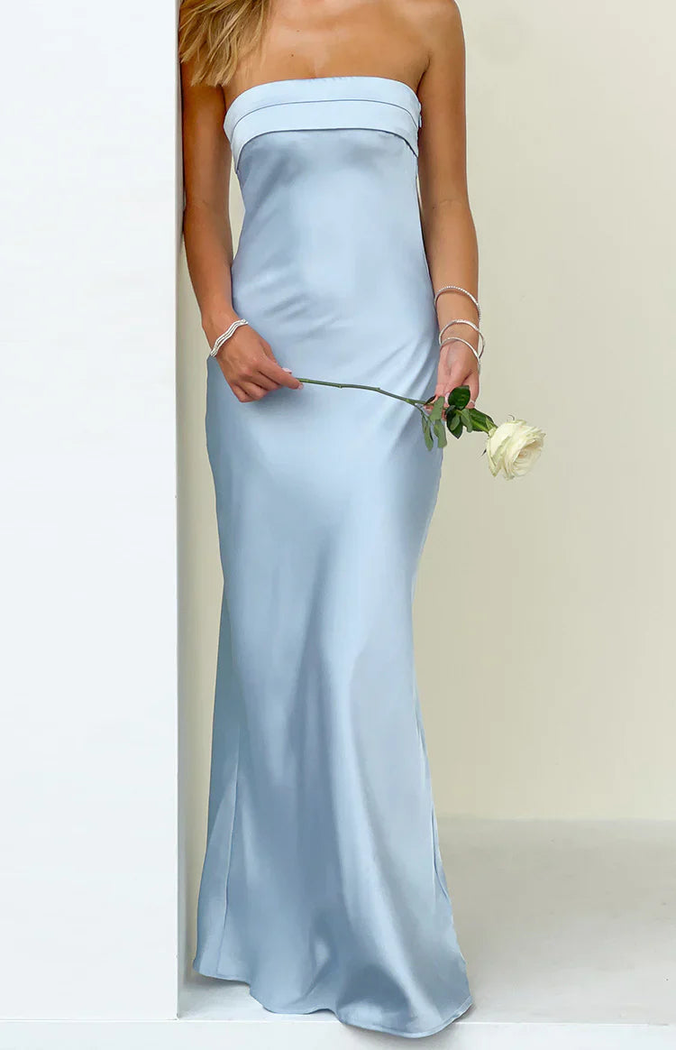 Elegante Vestido Largo de Satén sin Tirantes Corte Sirena para Damas de Honor