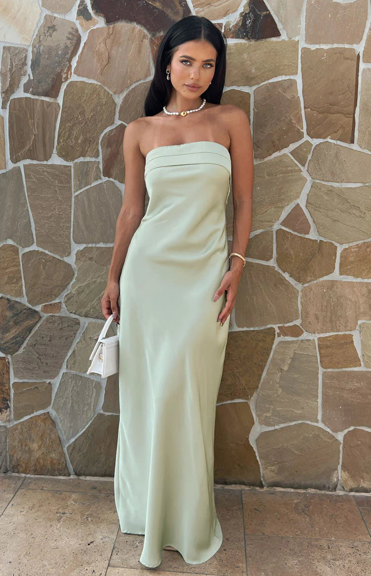 Elegante Vestido Largo de Satén sin Tirantes Corte Sirena para Damas de Honor