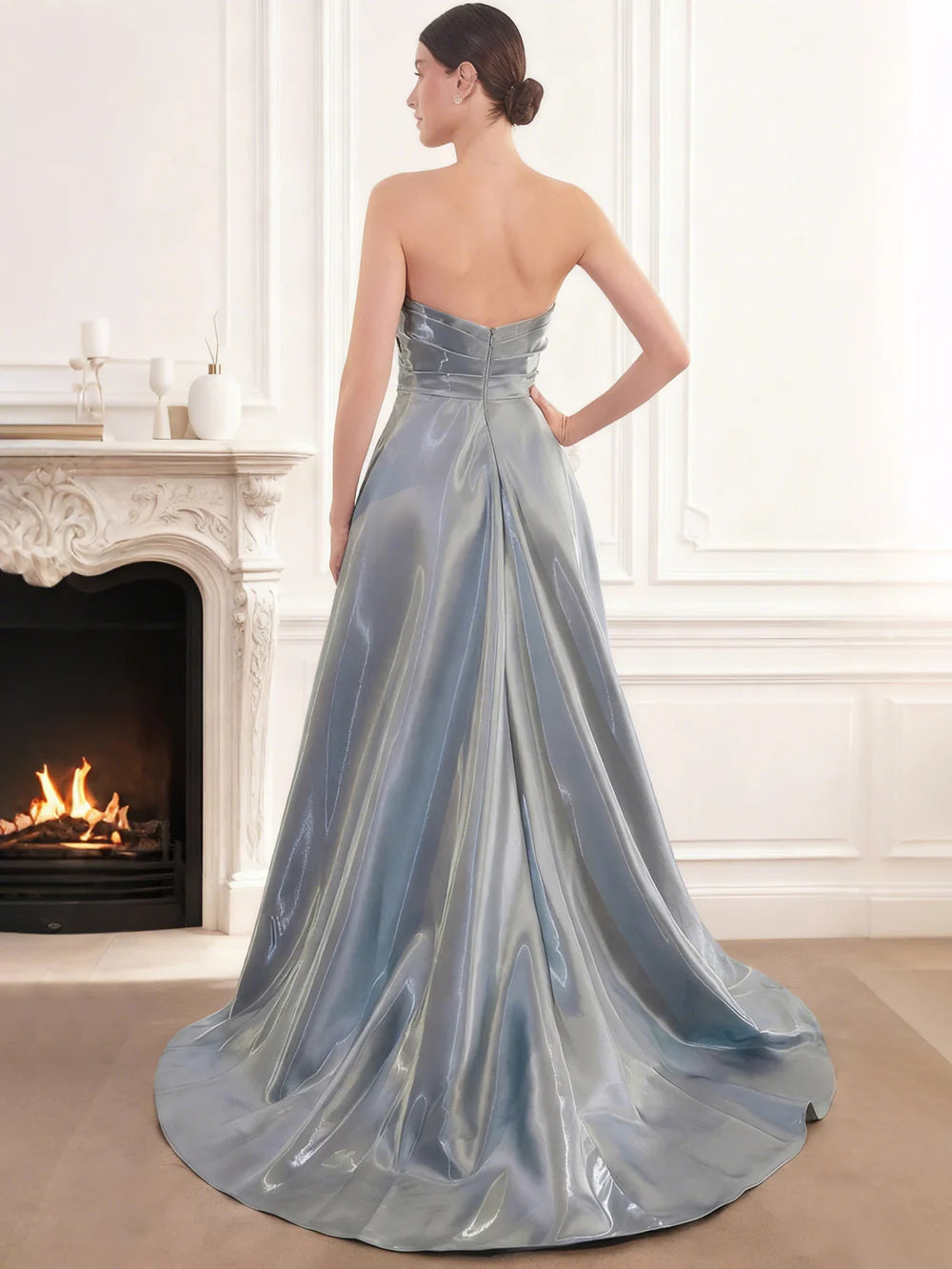 Vestido de noche largo hasta el suelo sin tirantes de raso plisado brillante línea A con pliegues