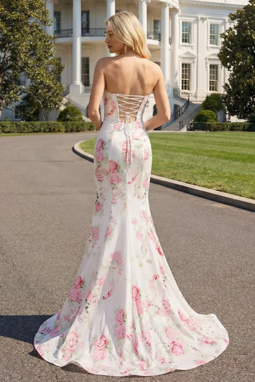 Vestido de fiesta de satén sirena con escote corazón, sin tirantes, largo hasta el suelo y con cola, con estampado floral