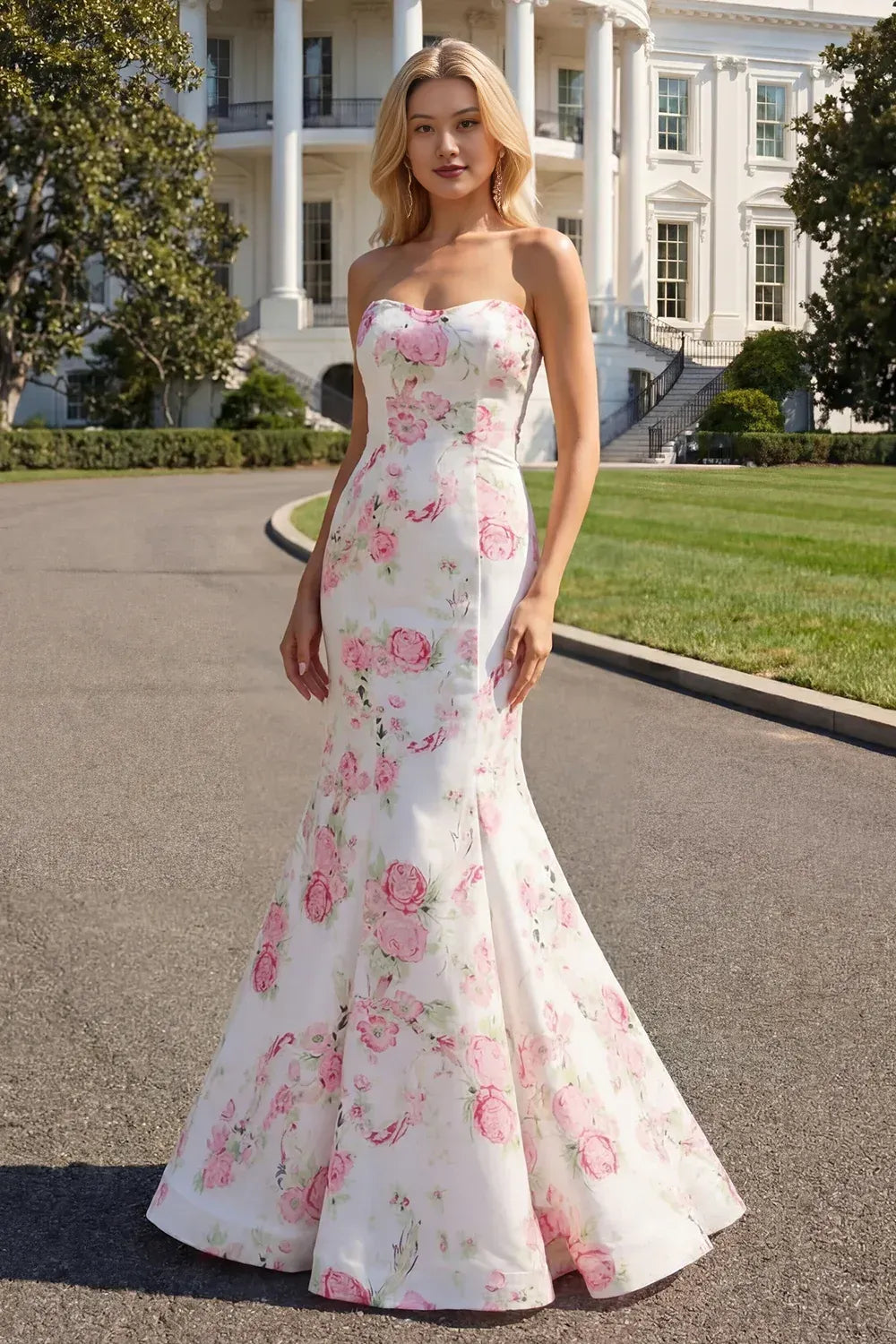 Vestido de fiesta de satén sirena con escote corazón, sin tirantes, largo hasta el suelo y con cola, con estampado floral